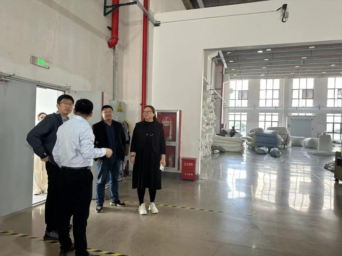 清华大学校友总会副秘书长董吉男莅临逐梦国际新材考察指导