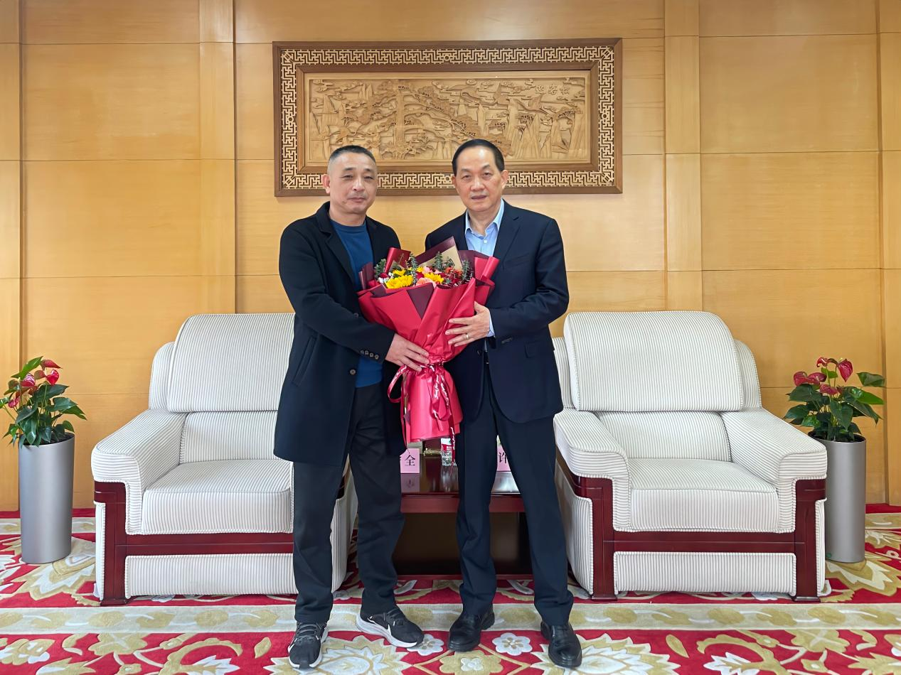 王守全主任慰问省级劳模许荣根——区总工会领导赴浙江逐梦国际集团开展新春走访慰问活动