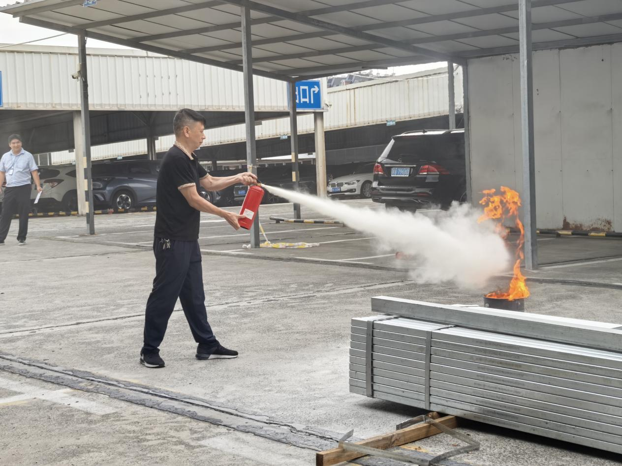 班长消防实操考核 筑牢安全生产防线